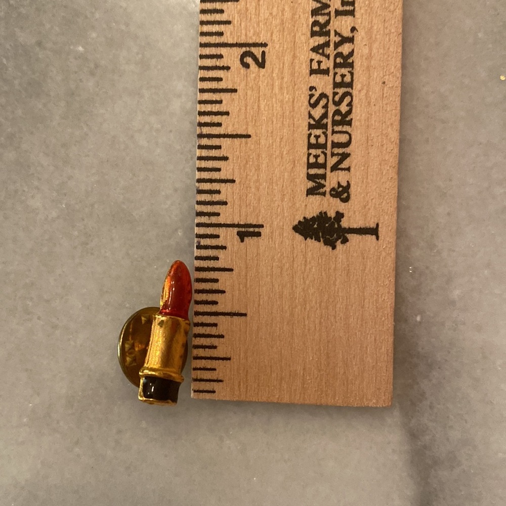 Red Lipstick Pin - Picture 4 of 5